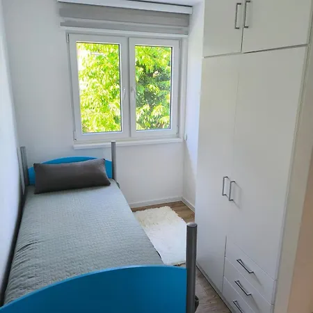 Modern Duplex アパート *